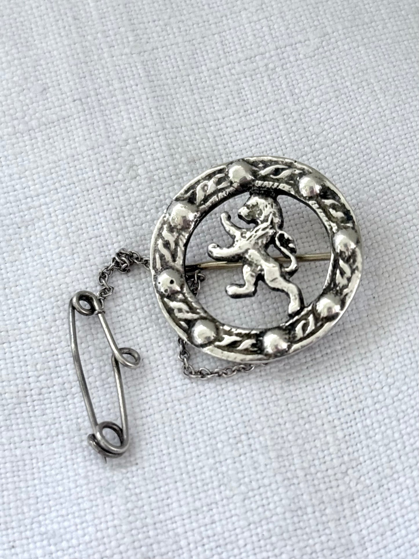 .1940s .925 antique revival Scottish silver Lion Rampart heritage Celtic rope wreath Royal Arms of Scotland brooch