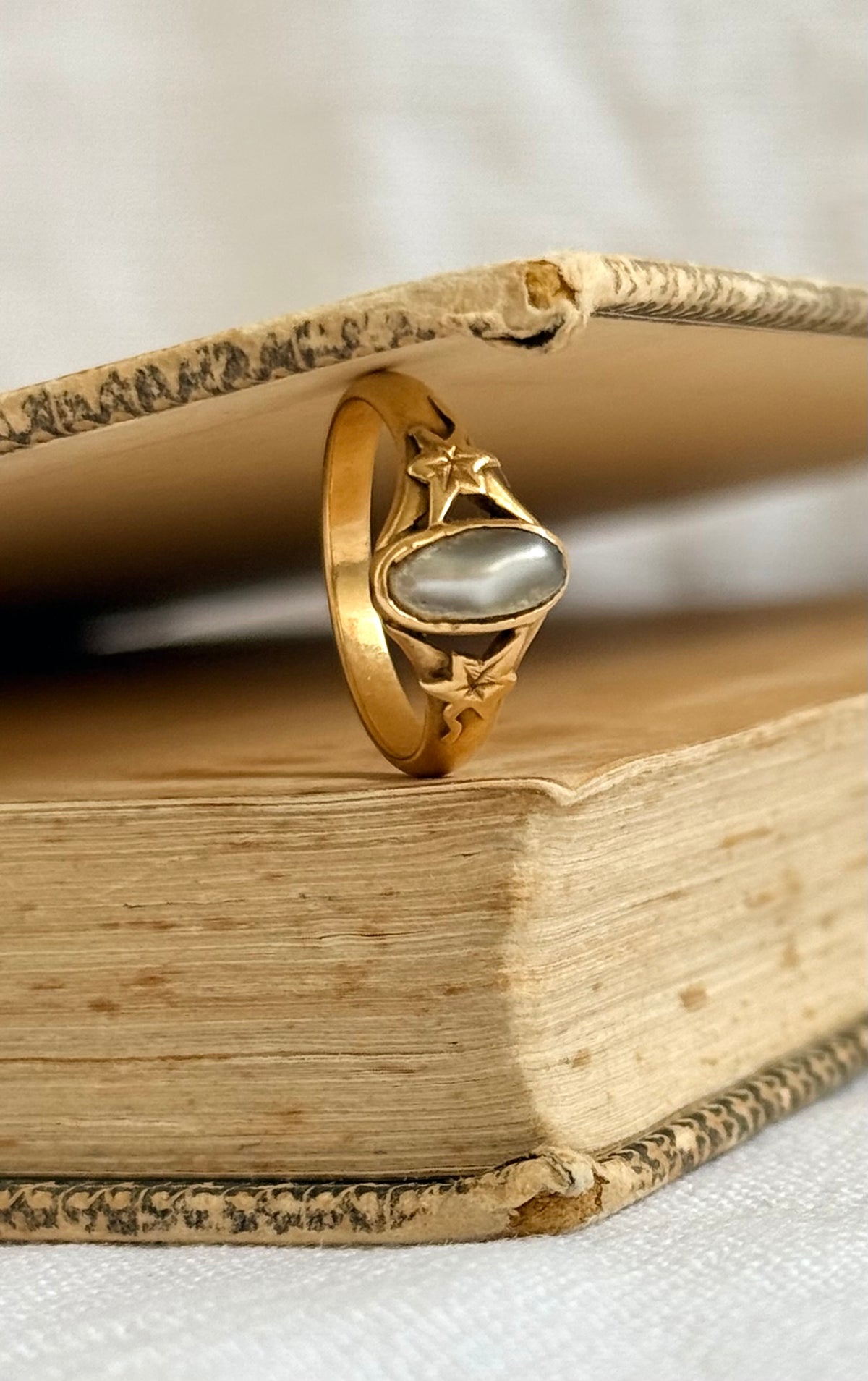 .18ct gold .1890s .1900s .750 Art Nouveau antique blister pearl natural pearl Ivy leaf romantic heirloom high carat gold treasure ring.