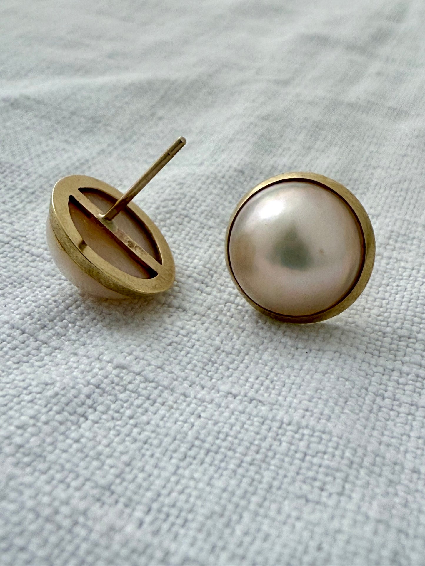 .375 14mm 1980s 9ct yellow gold luxurious and classic white Mabe pearl well sized retro classic post stud gold Mabe pearl earrings