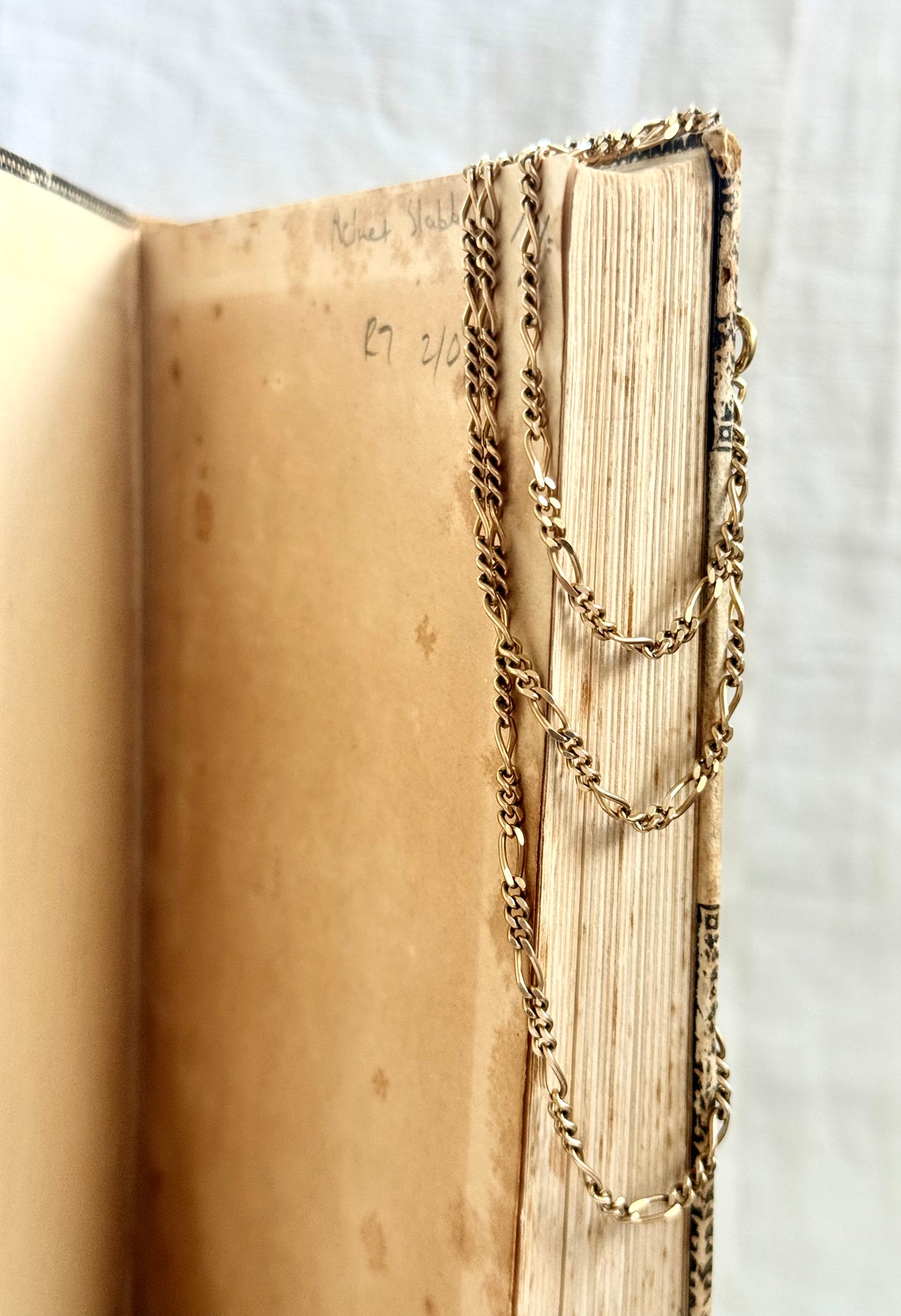 .1970s .375 .60cm long .9ct gold buttery gold retro Figaro gold chain classic well sized Figaro chain link necklace