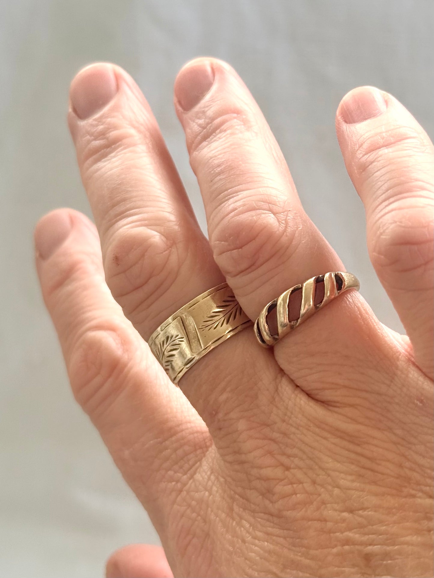 .1970s .1980s .375 .9ct gold Architectural dome arched retro vintage yellow gold ring