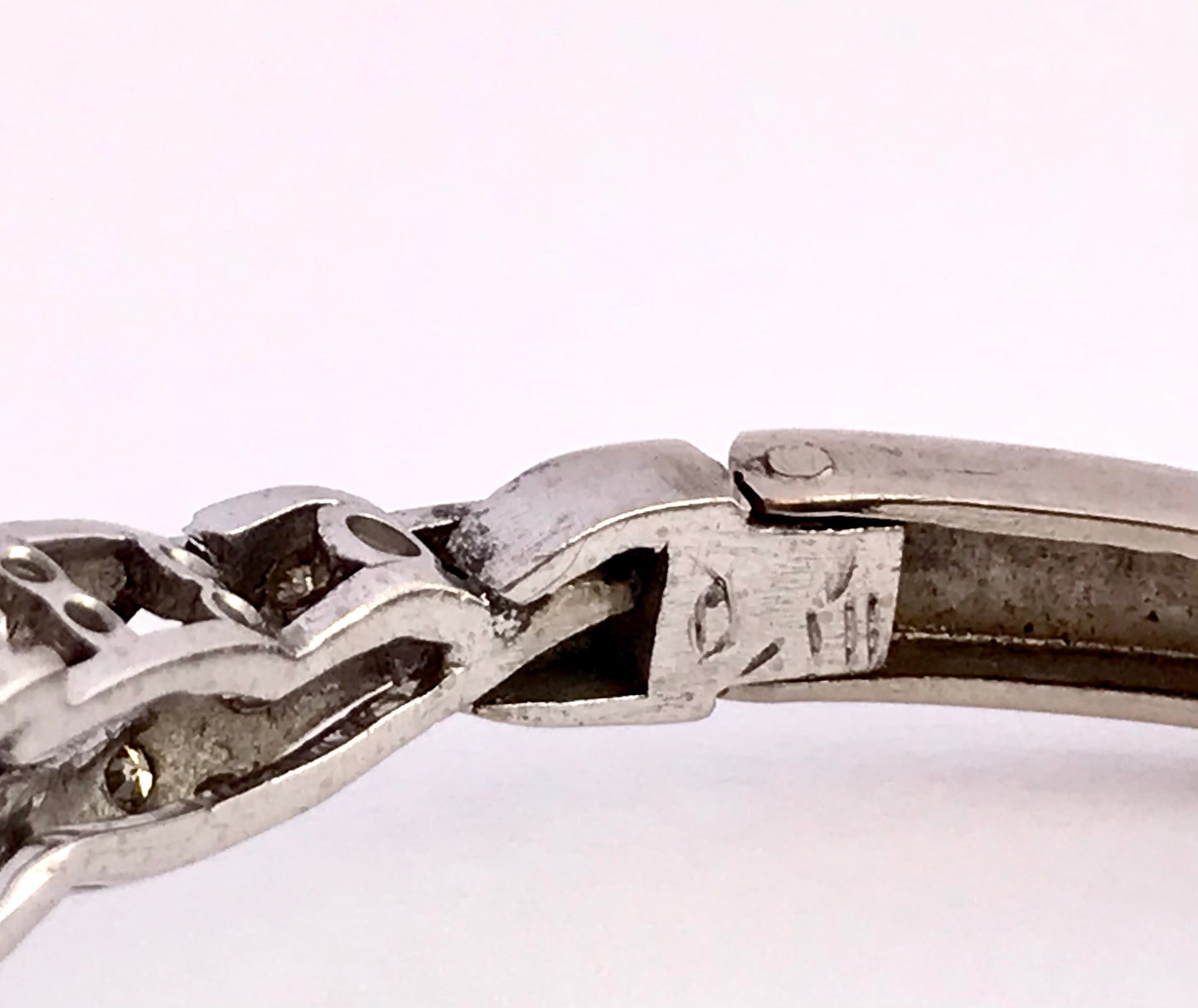 .1920s .2.38ct diamond .9ct white gold Belle Epoque revival clasp bangle