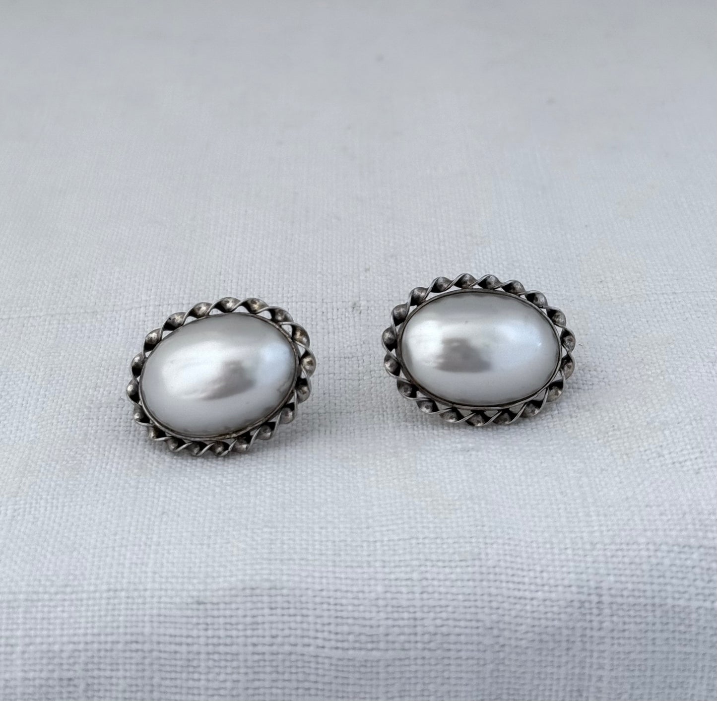 .925 .1990s sterling silver oversized costume Mabe pearl post stud earrings