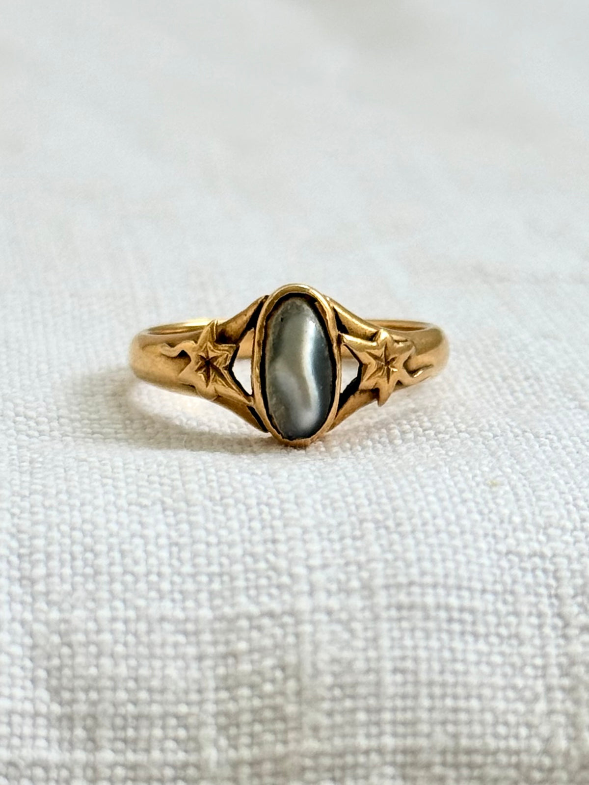 .18ct gold .1890s .1900s .750 Art Nouveau antique blister pearl natural pearl Ivy leaf romantic heirloom high carat gold treasure ring.