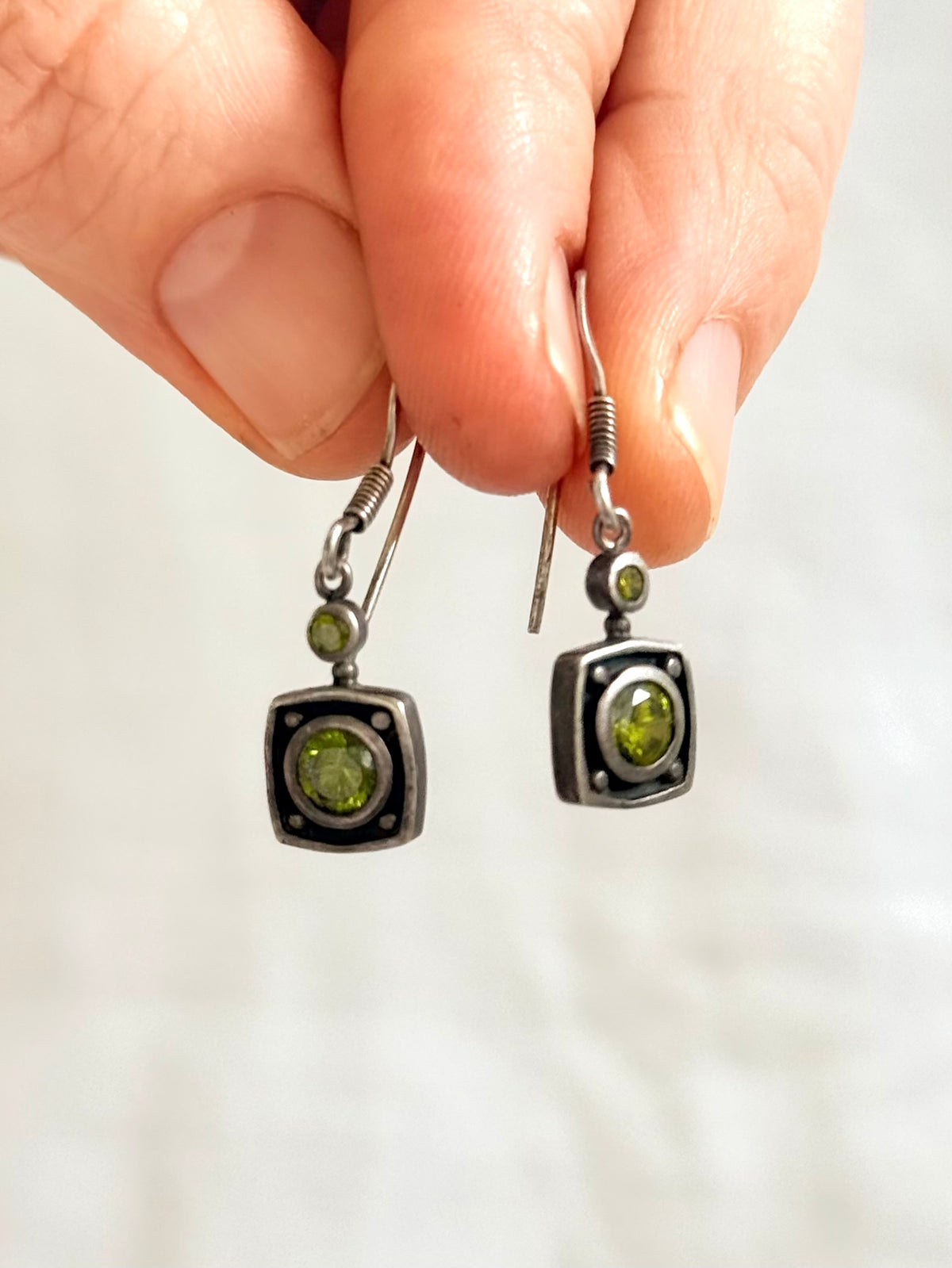 .1990s .925 artisan made boho green gemstone peridot olive green colour drop dangle earrings