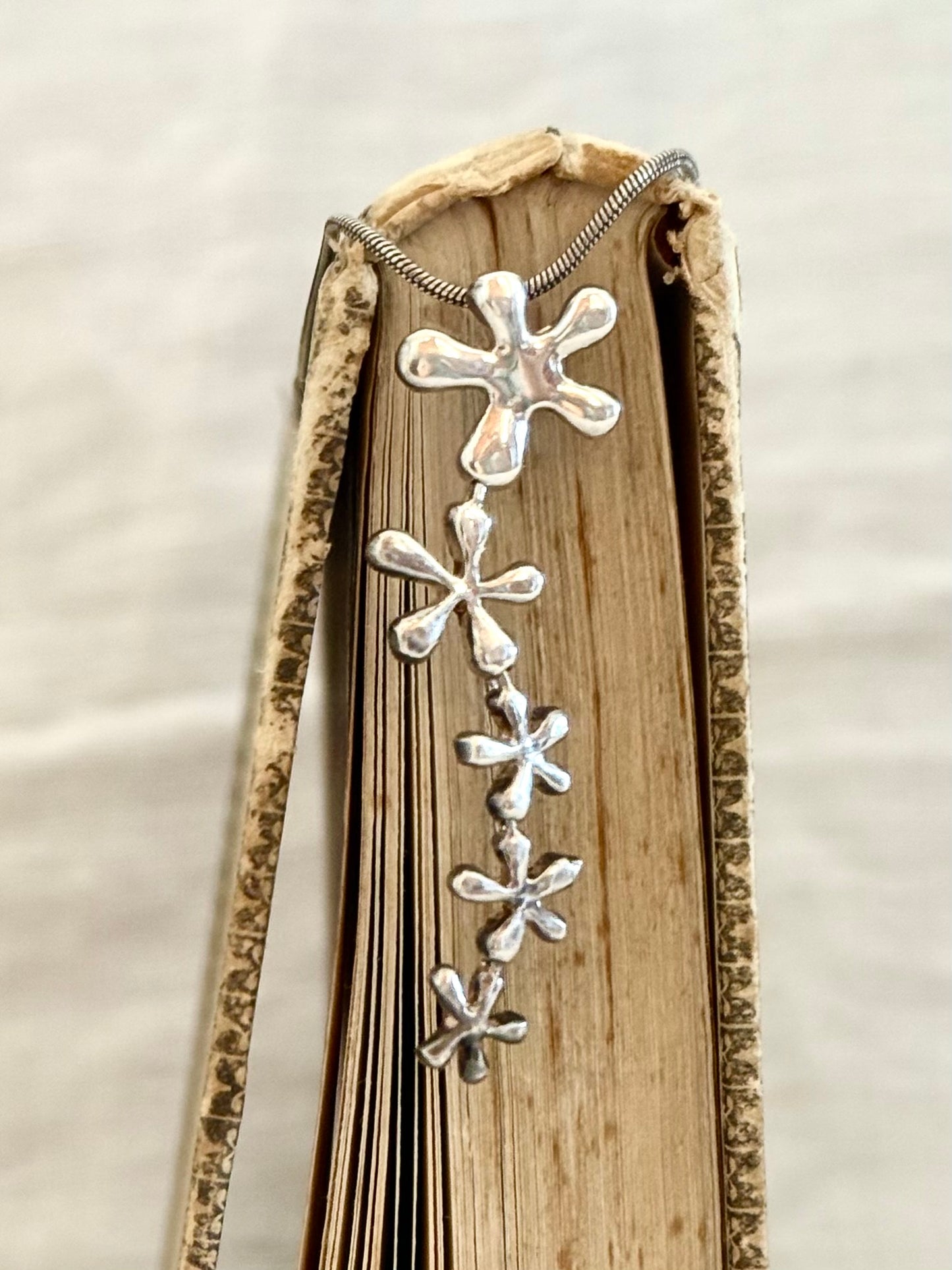 .925 .1950s revival modernist sterling silver floral waterfall drop pendant silver snake chain