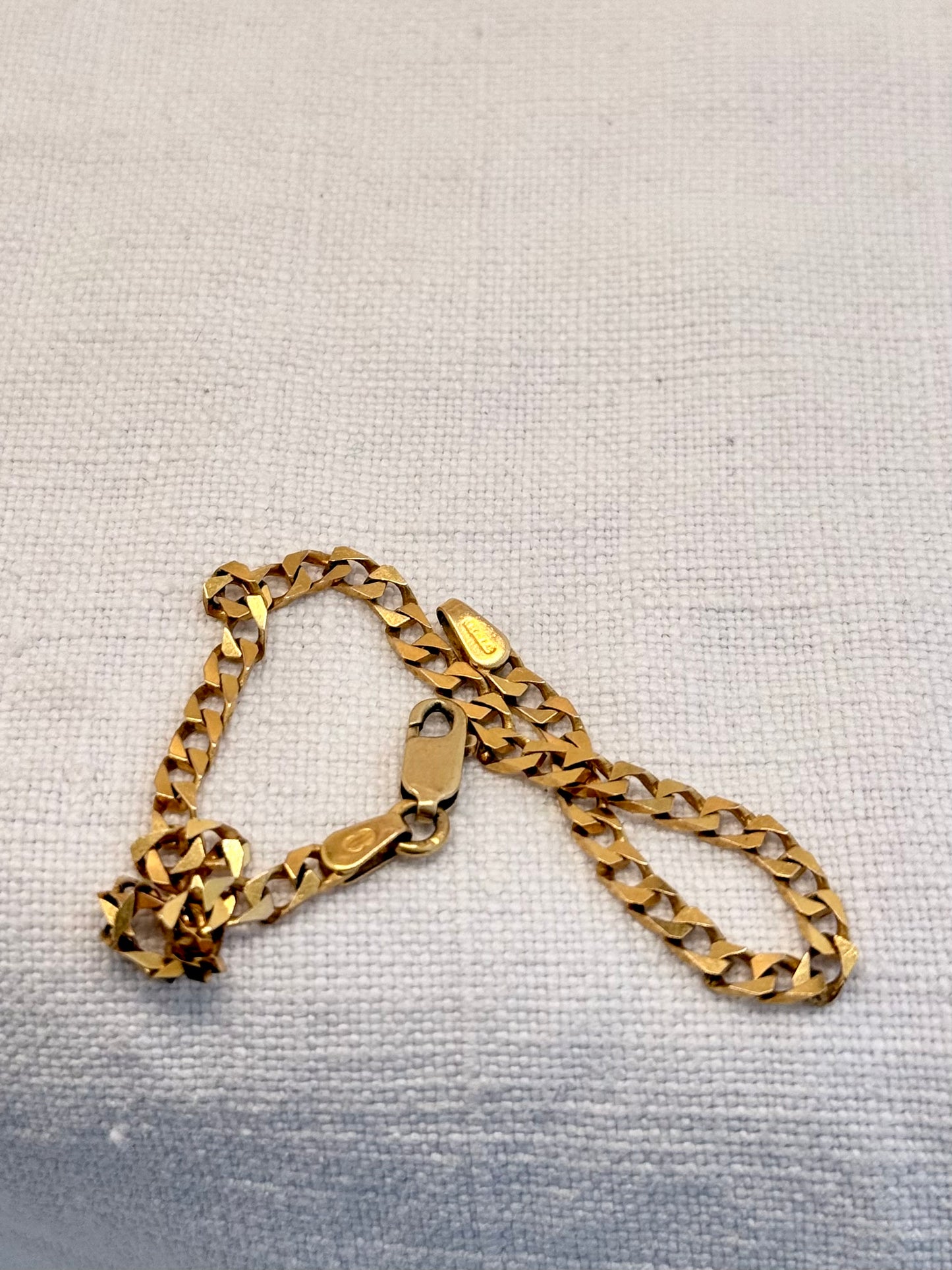 .1960s .375 Italy 9ct gold mid century modern square link cuban link modernist yellow gold Unoaerre Italian goldsmith designer chain bracelet