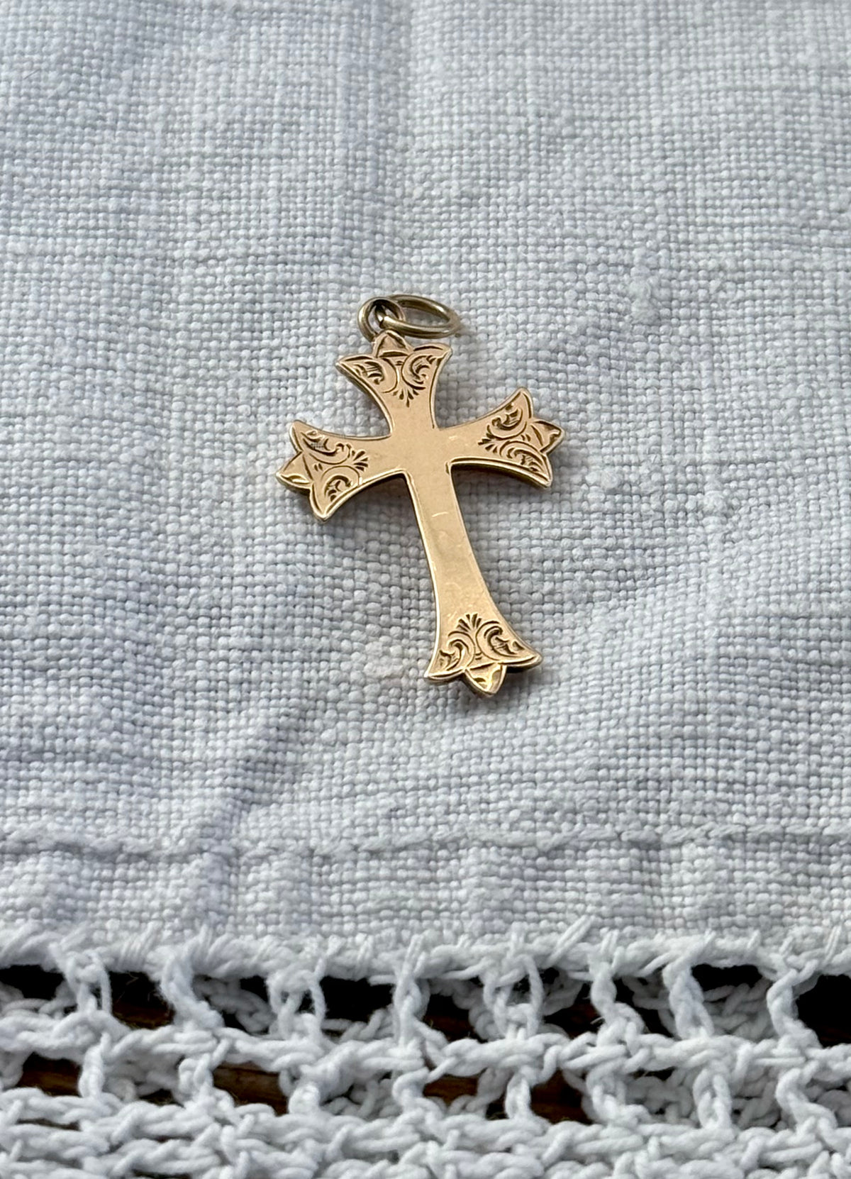 .1900s .1950s .375 .9ct antique Edwardian style gold religious faith cross gold pendant