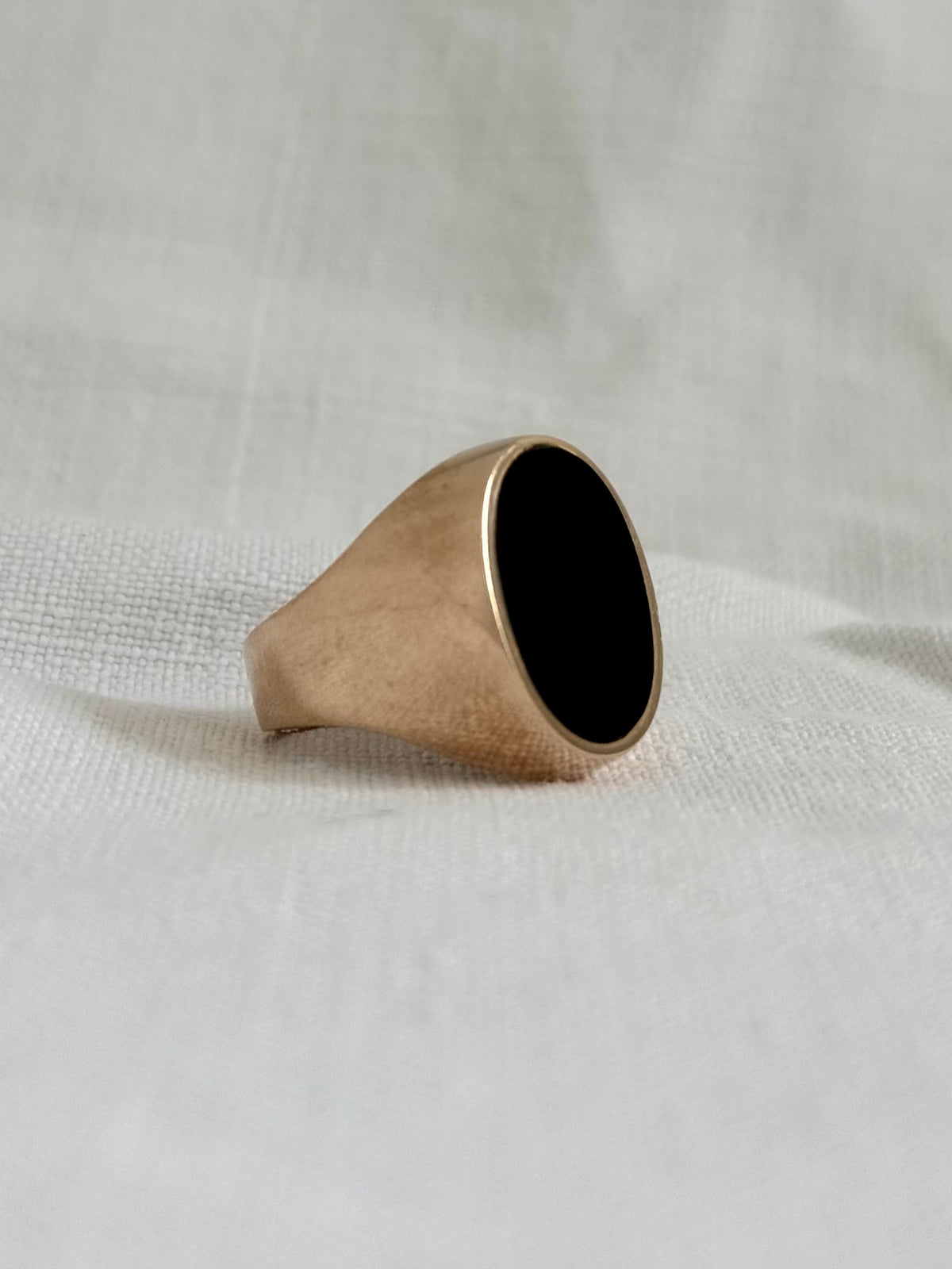 .1960s .375 .9ct black onyx large solid gold modernist oval signet seal gold heirloom unisex gold gemstone ring