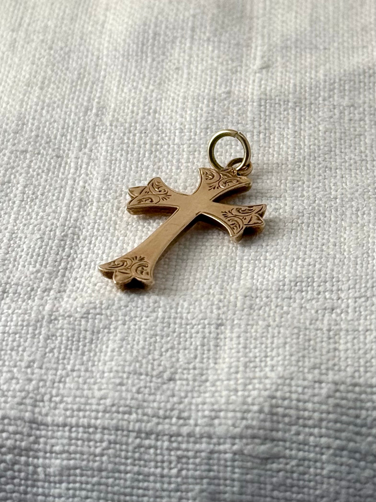 .1900s .1950s .375 .9ct antique Edwardian style gold religious faith cross gold pendant