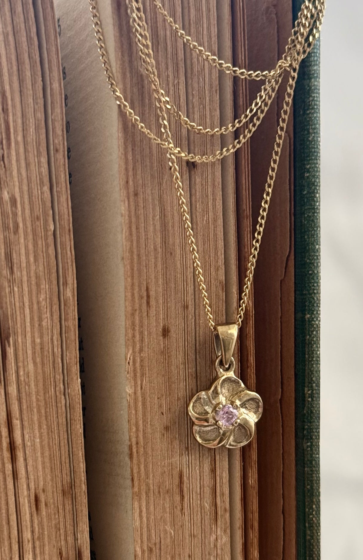 .1970s .375 .9ct gold blossom flower luxury pink stone floral gold pendant on modernist yellow gold chain necklace