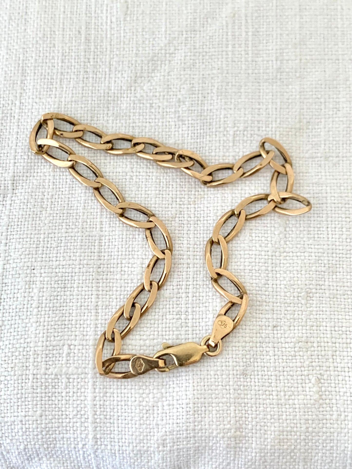 .1960s .1970s .375 retro long link curb 9ct gold chain bracelet