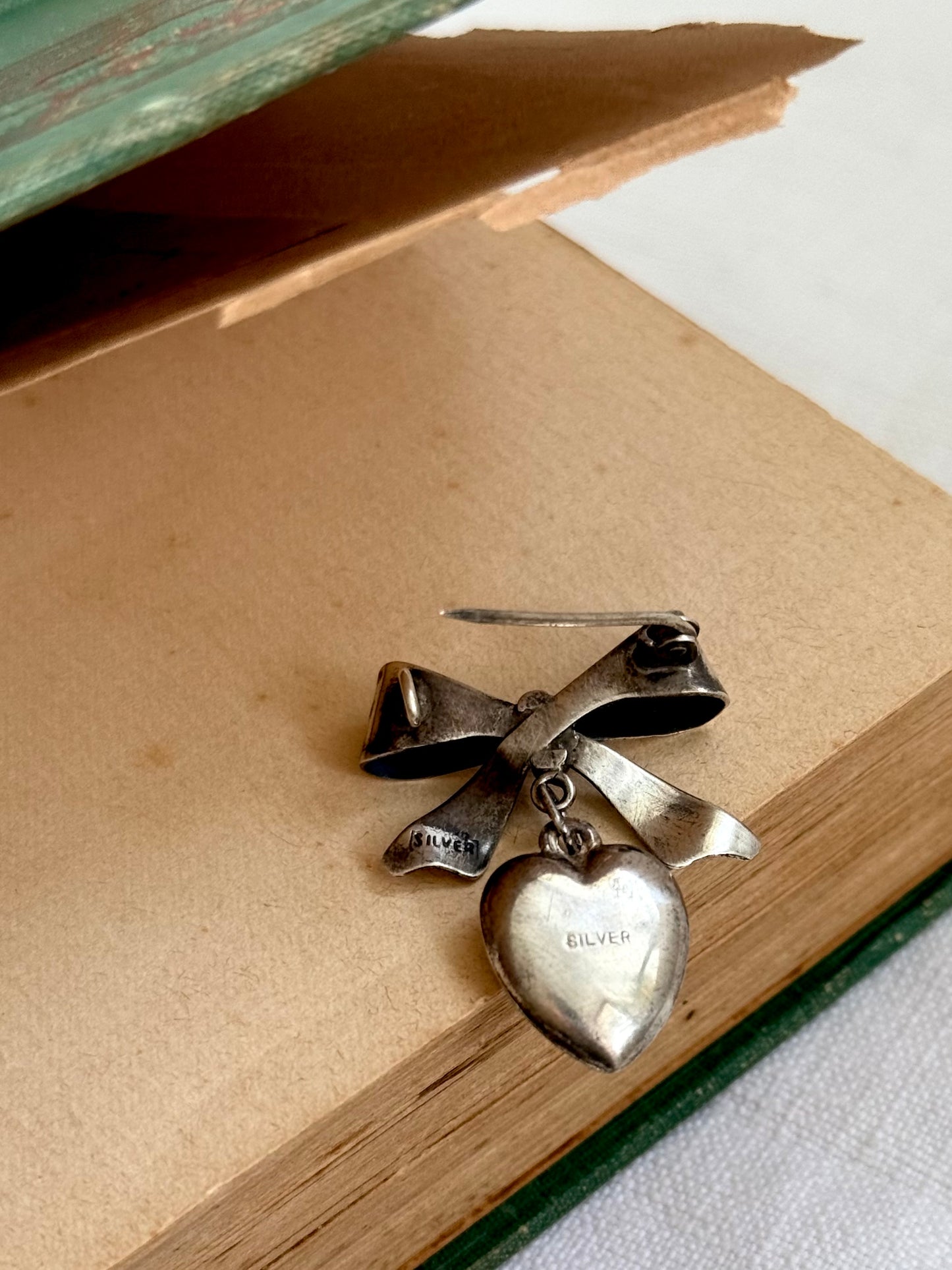 .1940s .1950s .925 Sweetheart heart and bow Swallow sentiment love token brooch