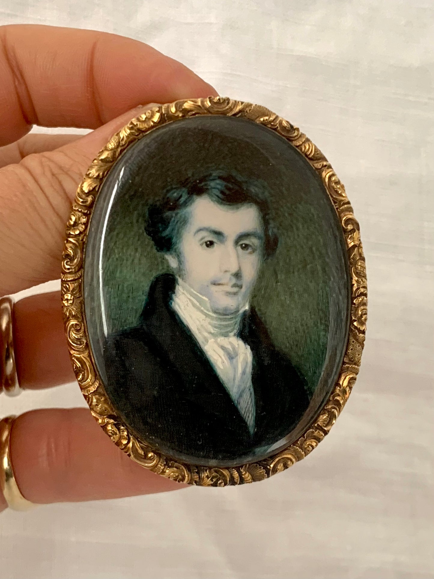 .1835 .18ct gold Georgian 17 June 1835 solid gold exceptional Georgian miniature English Gentleman hand painted Portrait Mourning wall art brooch and Pendant