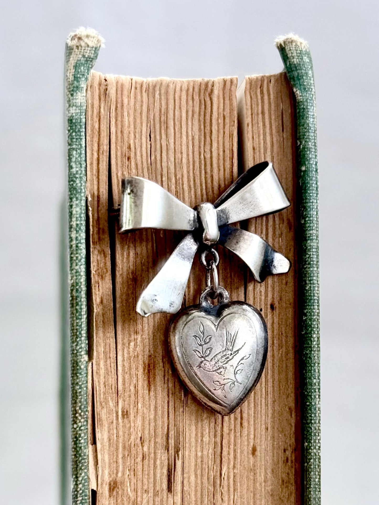 .1940s .1950s .925 Sweetheart heart and bow Swallow sentiment love token brooch