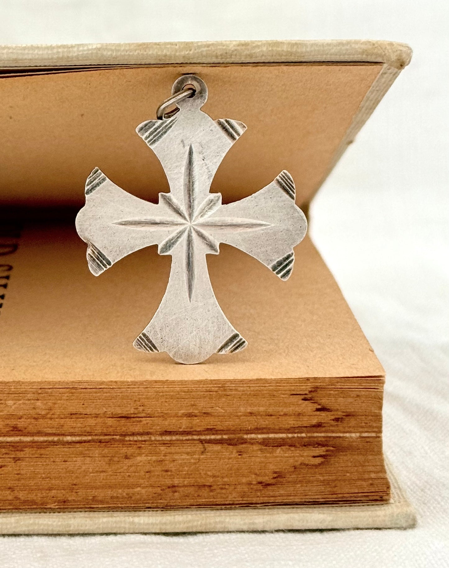 .1970s .950 Patonce Cross quality hand made solid silver modernist vintage large cross religious token pendant.