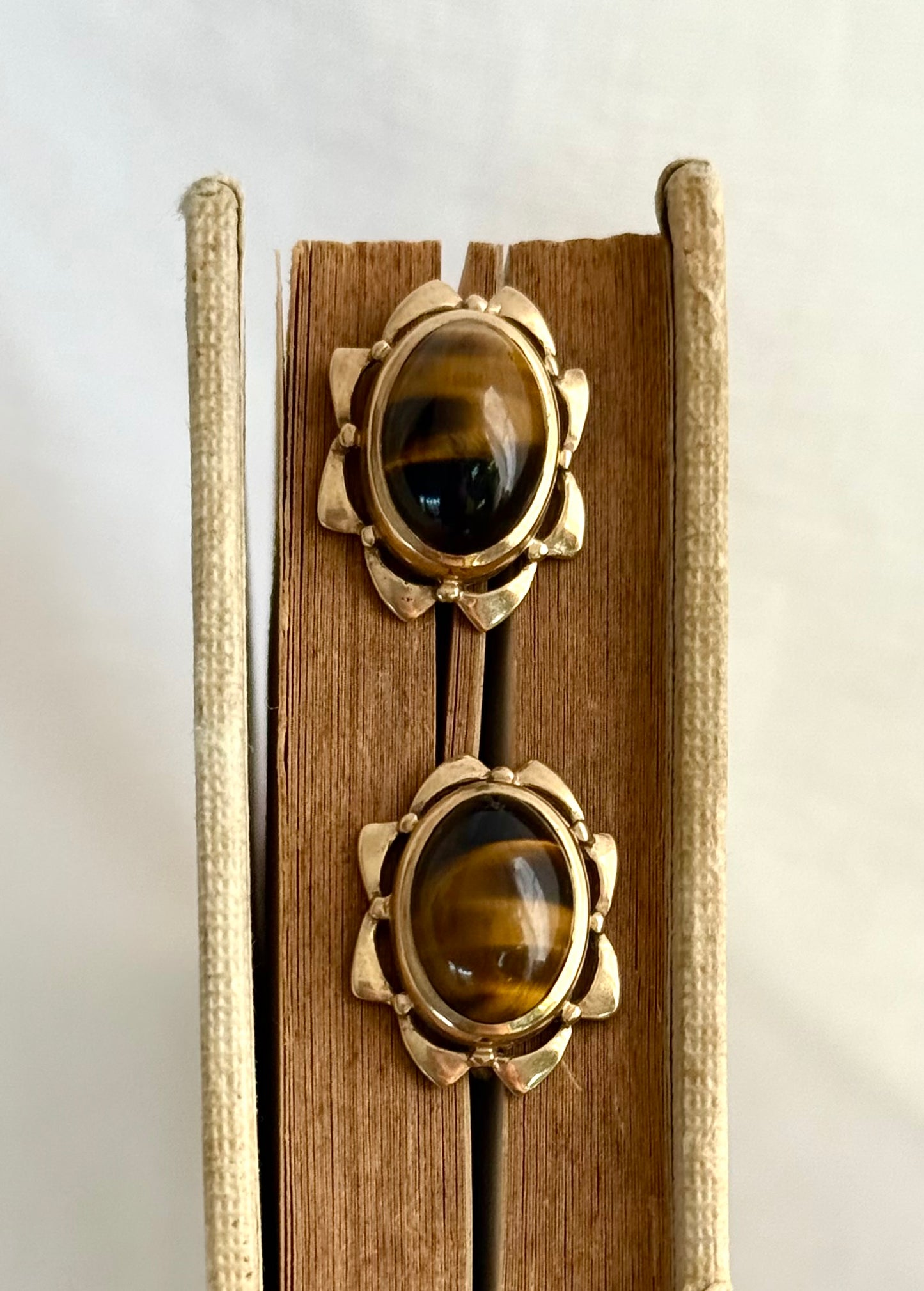 .1940s .1950s .375 .9ct gold Tigers Eye and modernist gold form drop dangle luxurious mid century modern earrings