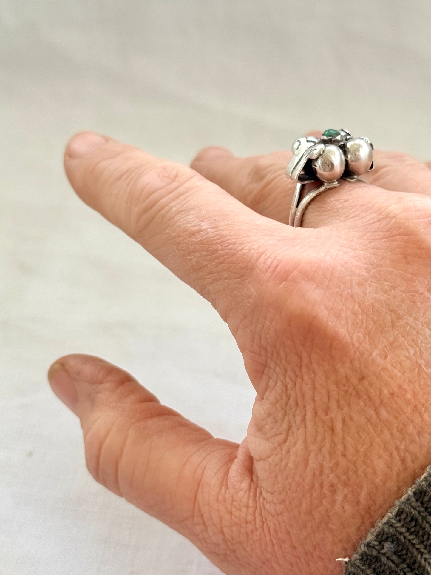 .1940s .925 old Mexico artisan hand forged, hand made architectural collectable silver Turquoise silver repousse ball ring