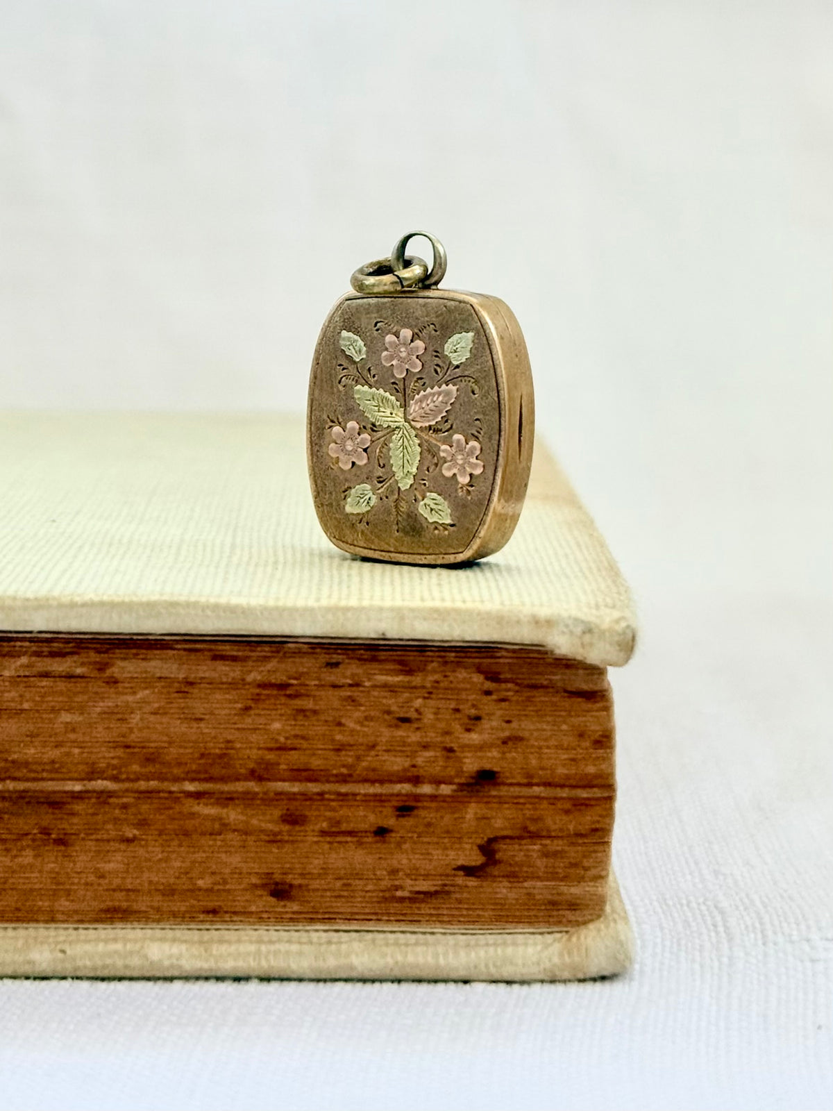 .18ct .1900s antique Belle Epoque French gold fine hand pierced Yellow Green Red Gold flower decal overlay locket pendant