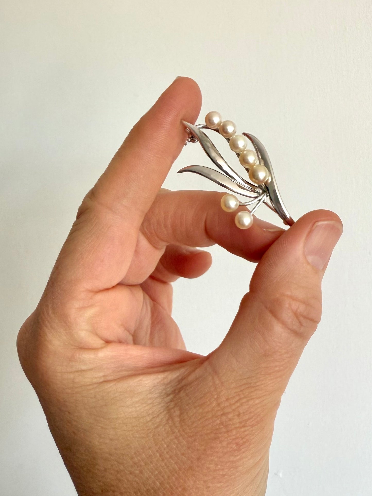 .1970s .925 Akoya pearl sterling silver Mid Century Modern luxury 7 pearl brooch