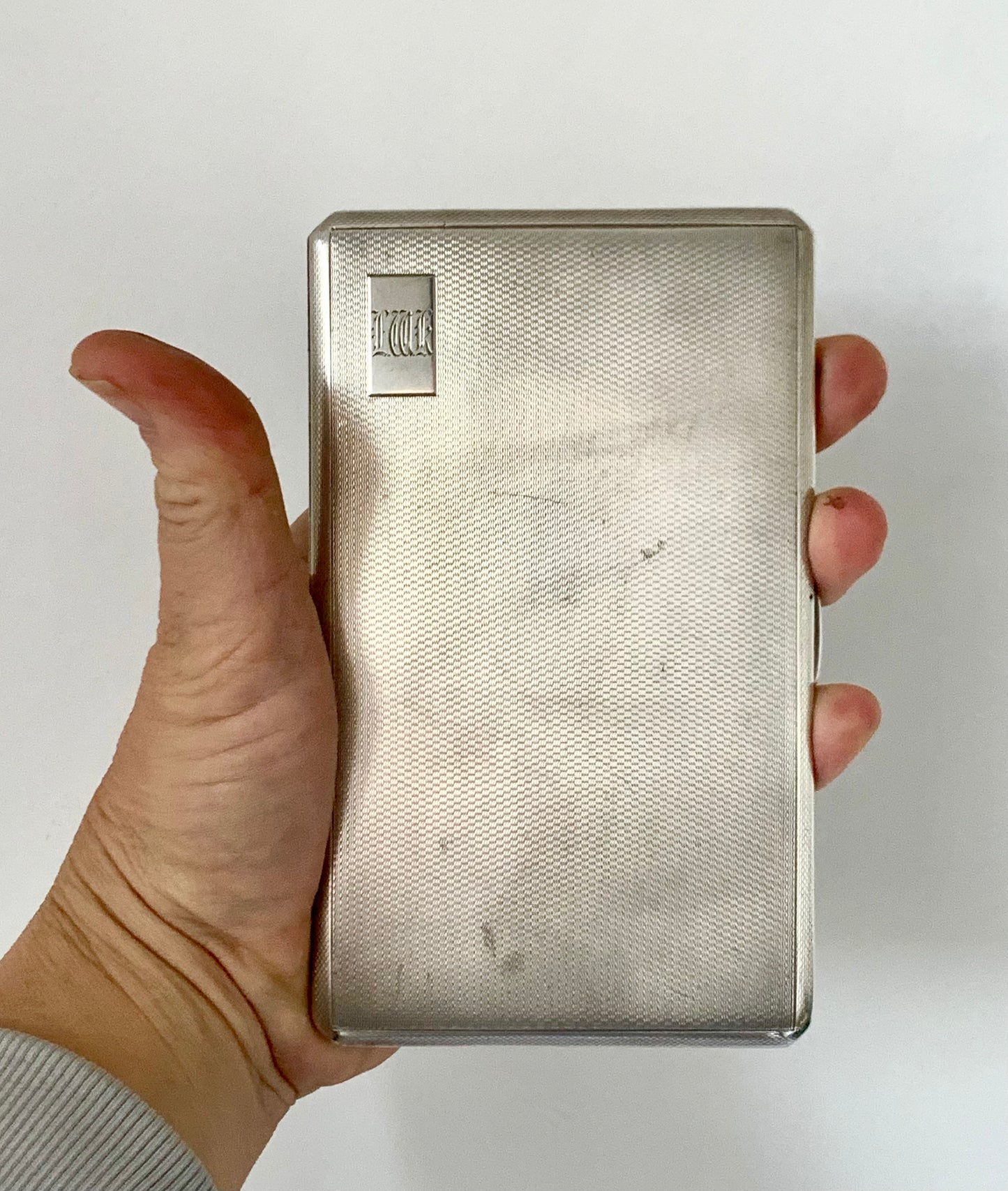 1933 exceptional solid and heavy and sturdy sterling silver English engine turned hallmarked Case