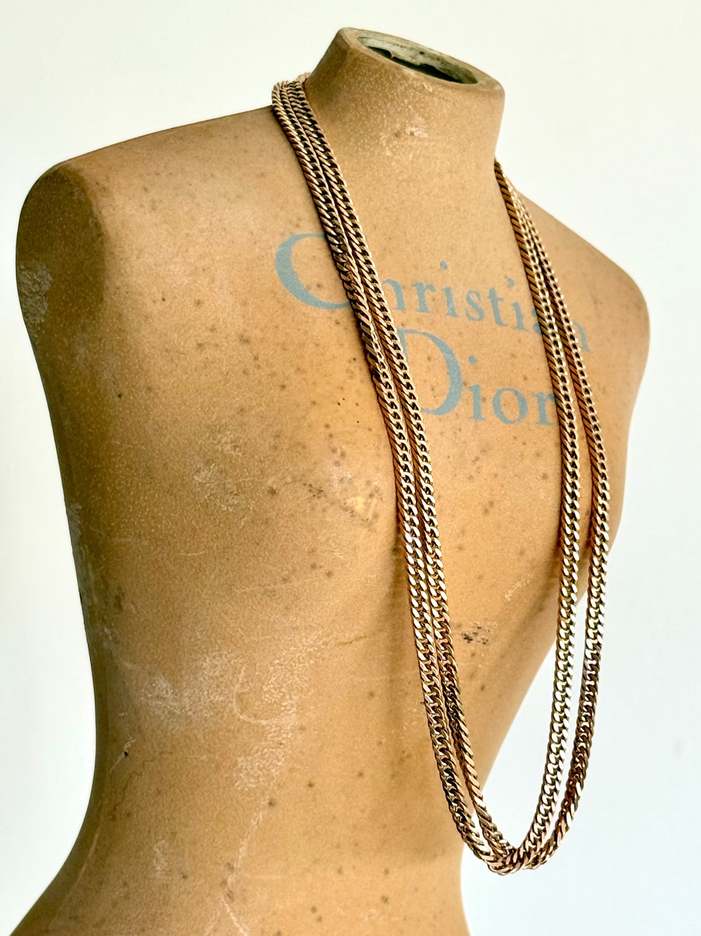 .1970s .375 .9ct gold gorgeous and luxurious flat chunky modernist curb chain 61.5cm long buttery gold chain necklace