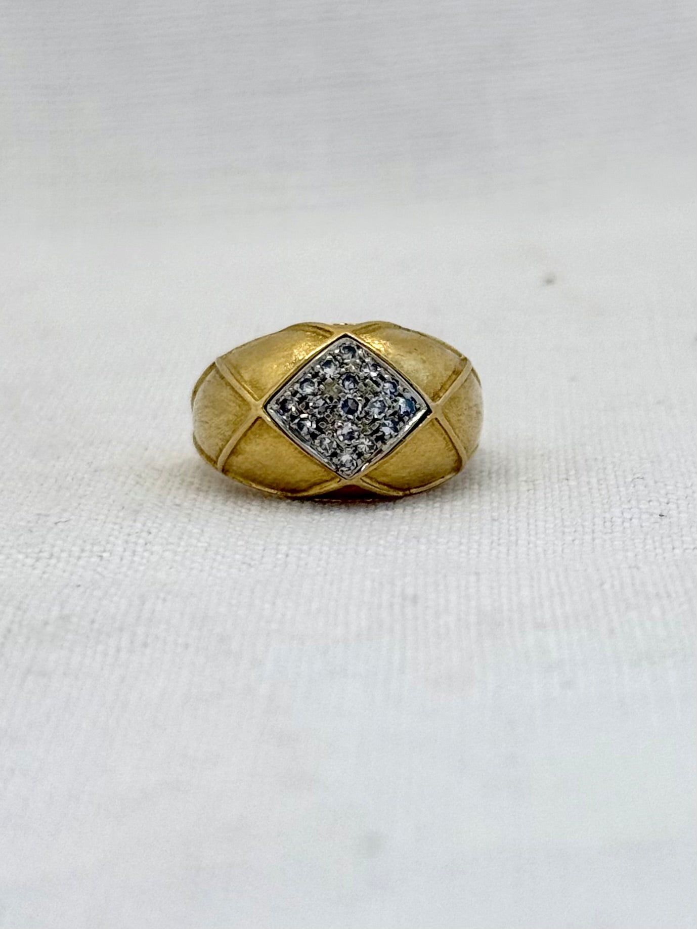 .18ct .1970s .16 diamond luxurious harlequin quilt pattern high carat 18ct gold dome ring