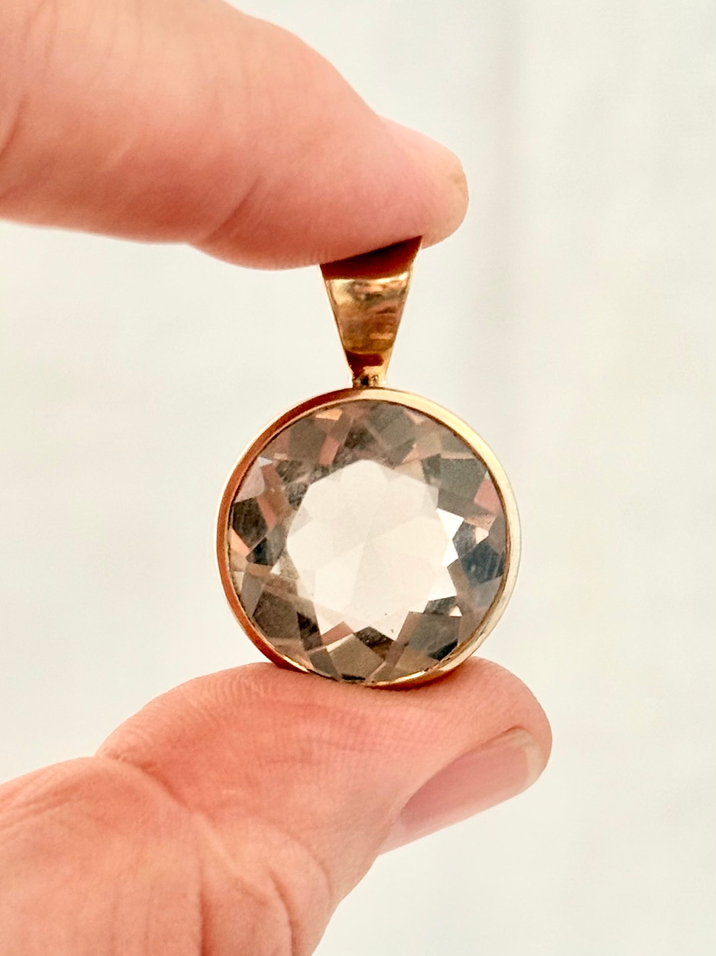 .15ct .1960s .1970s .9ct gold large and magnificent Smoky Quartz bezel set solid gold round statement pendant