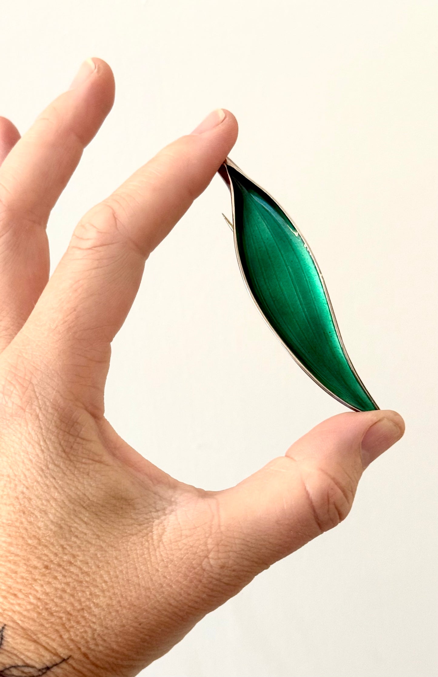 .1940s .1950s .925 Anre Nordlie Norwegian Scandinavian green guilloche enamel leaf sculptural collectors brooch pin
