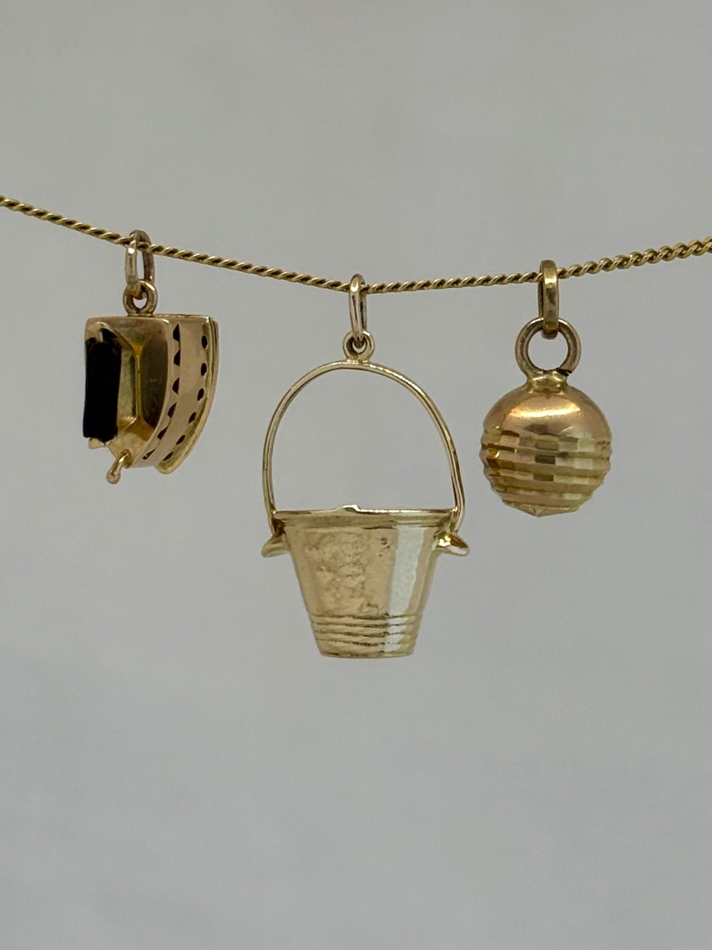 .14ct 1960s high carat yellow gold Grape bucket solid gold retro perfect luxury wine bucket charm pendant