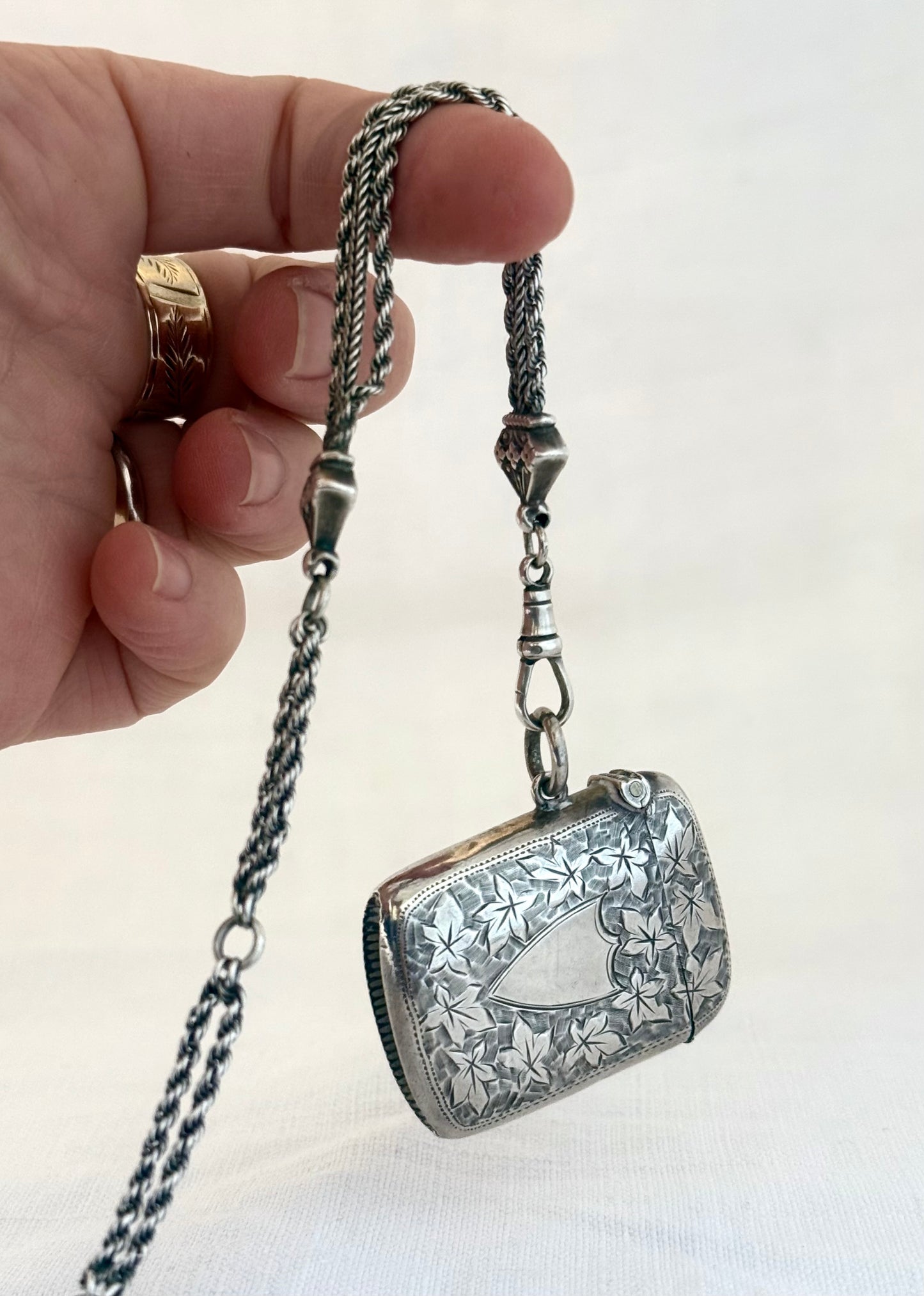 .1901 .925 antique Birmingham silver hallmarked Edwardian ivy leaf sterling silver Vesta Match case Match safe pendant locket