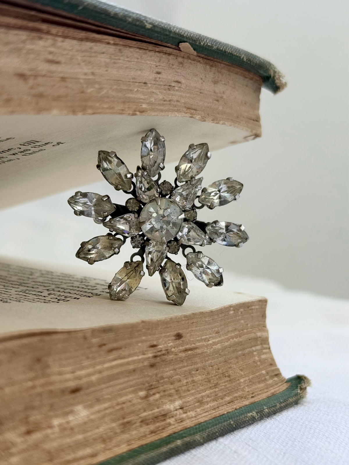 .1940s .1950s Celestial star clear flower crystal paste dress star burst costume brooch pin