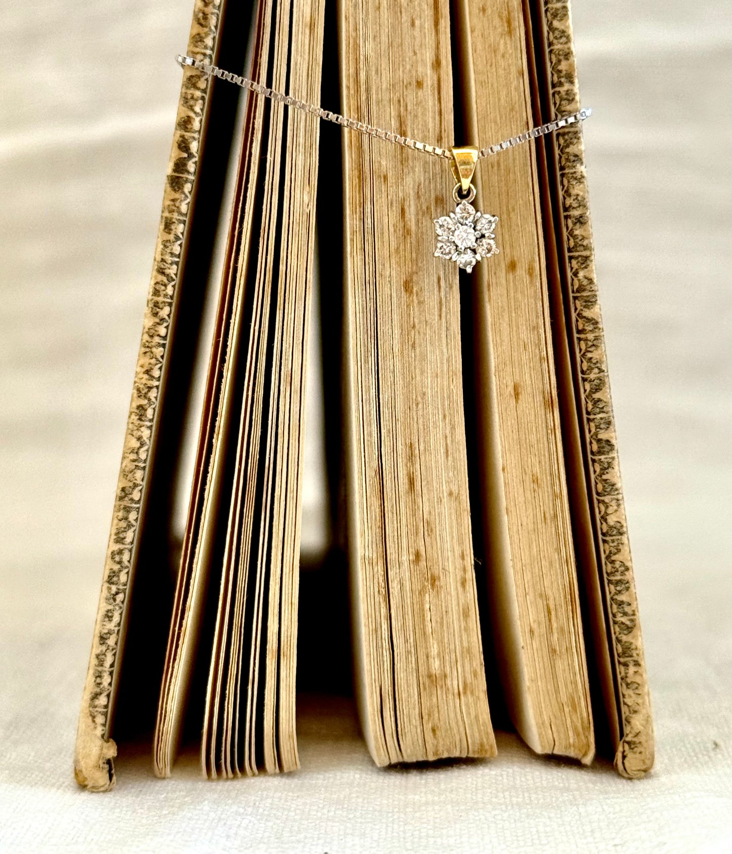 .1970s .375 gold 7 diamond star flower luxury gold pendant on modernist white gold box chain necklace