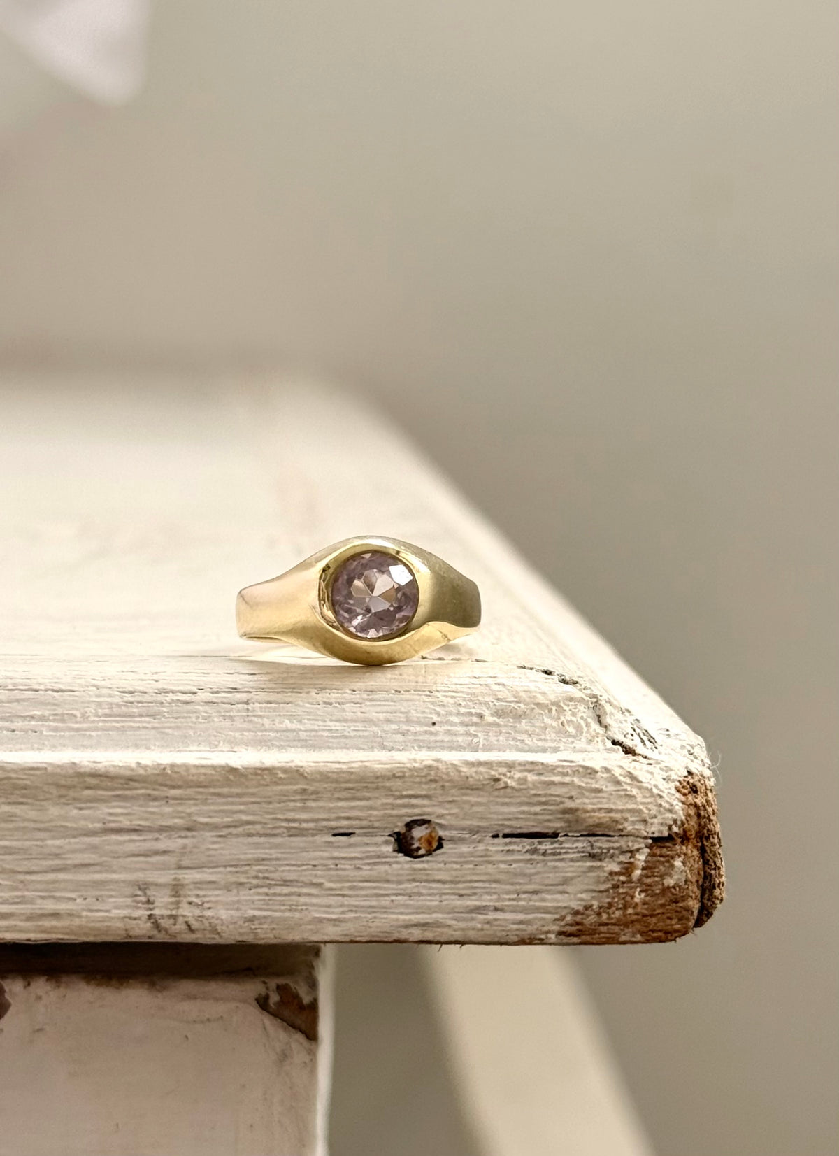 .1970s .375 .9ct Amethyst gemstone modernist 9ct gold classic signet unisex gypsy romantic purple gemstone gold pinky ring