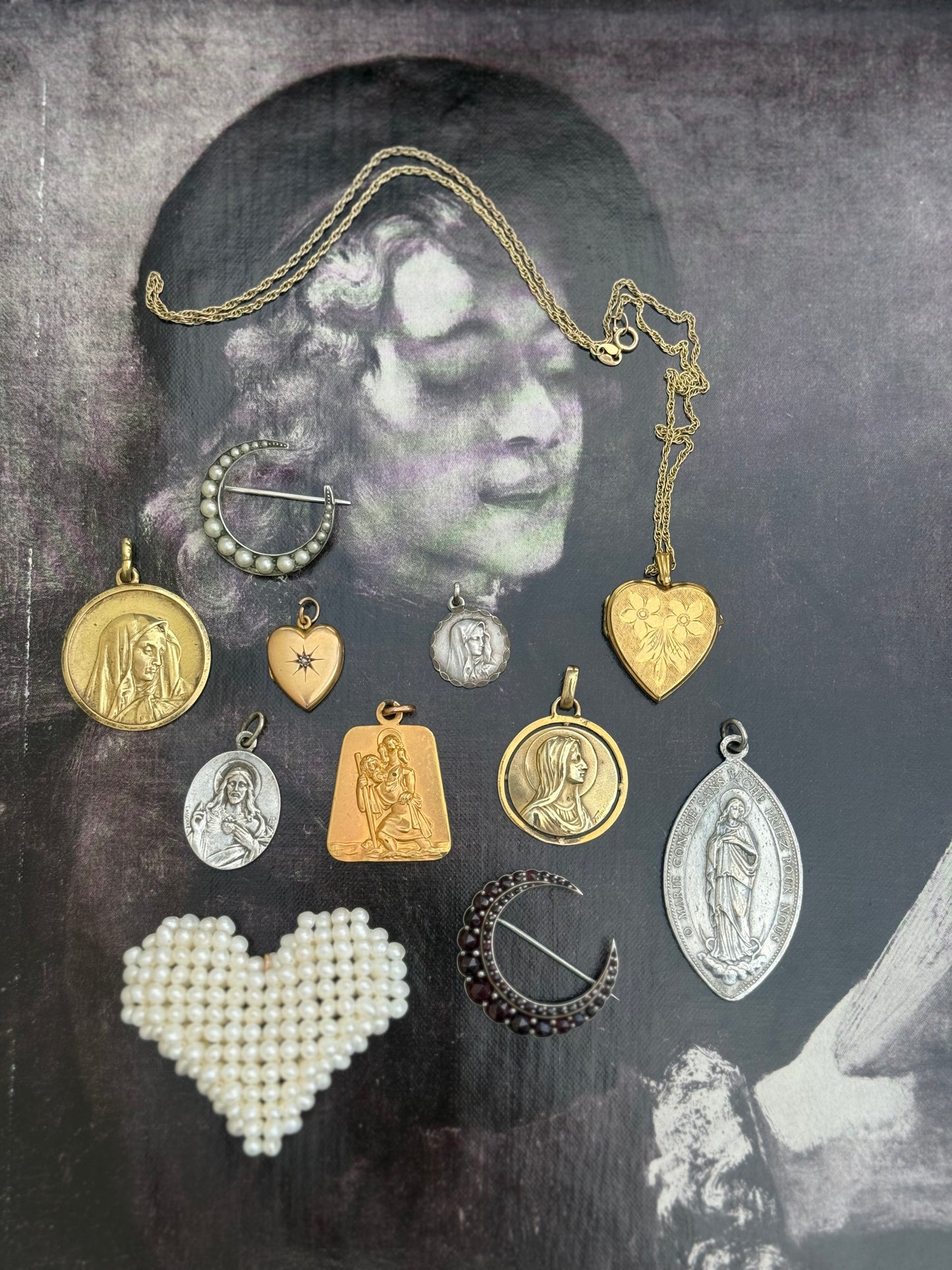 .1900s .9ct antique Art Nouveau diamond starburst desired Edwardian gold heart sweetheart locket