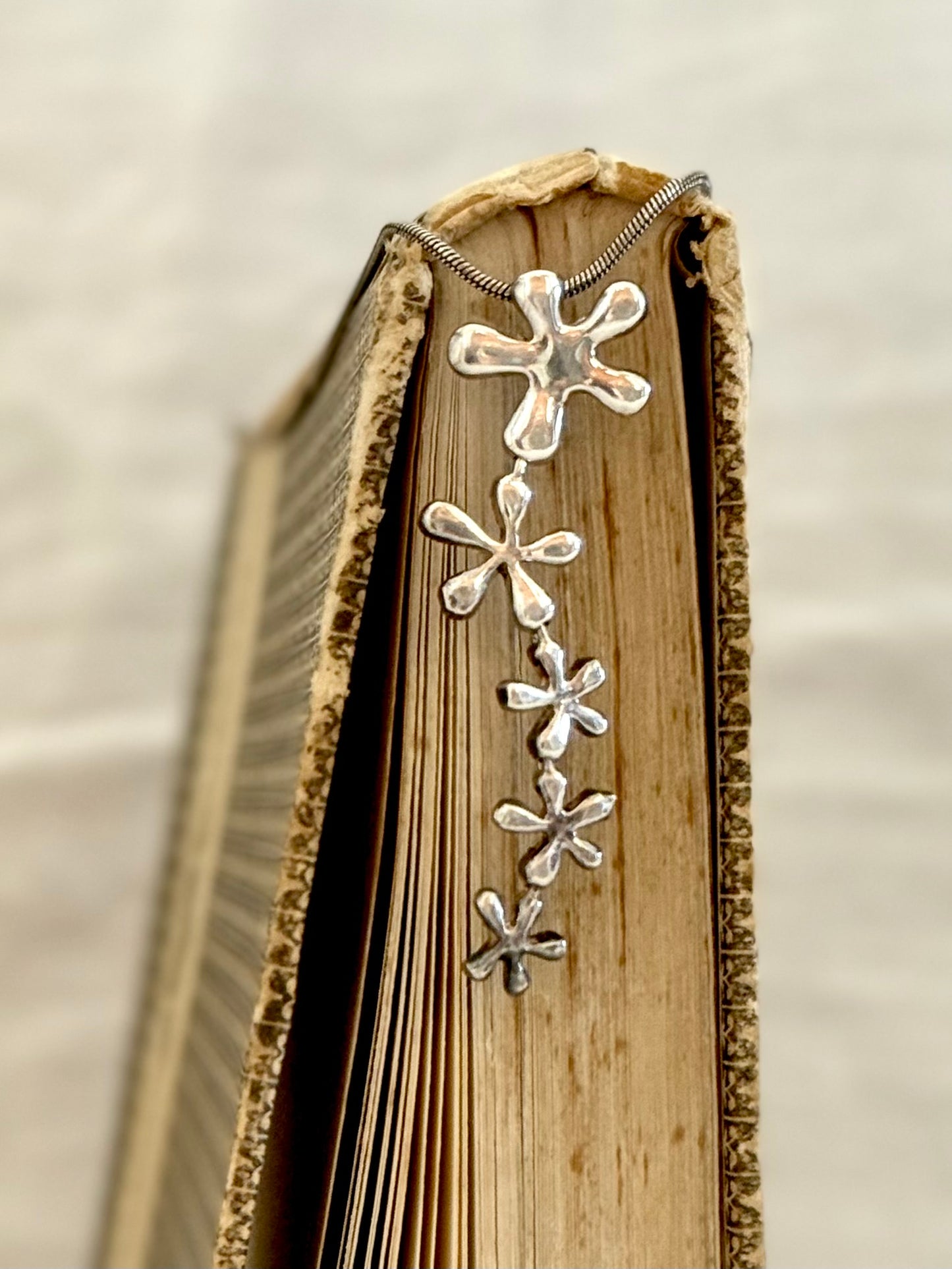 .925 .1950s revival modernist sterling silver floral waterfall drop pendant silver snake chain