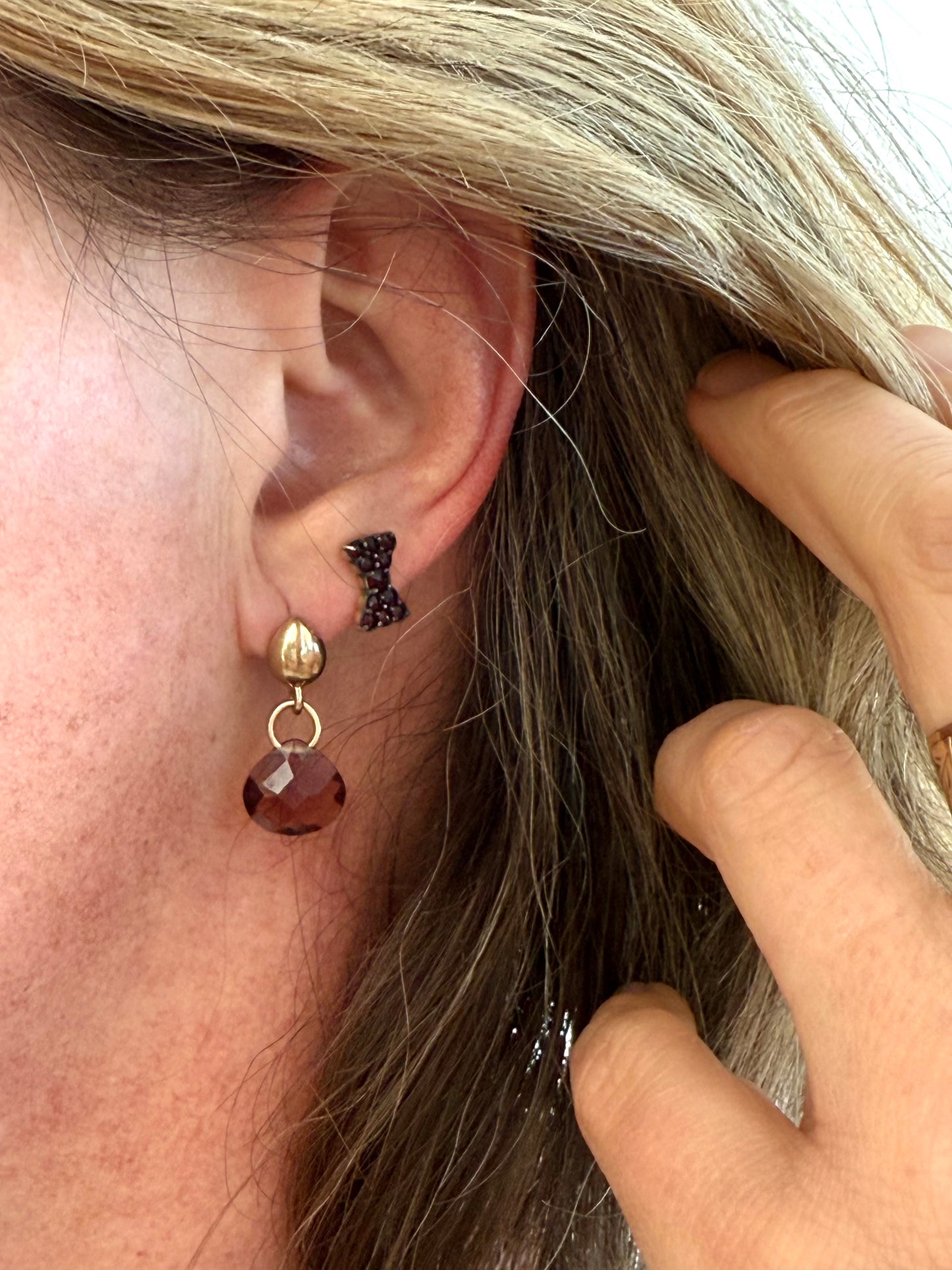 .375 .9ct gold luxury faceted Garnet drop dangle earrings