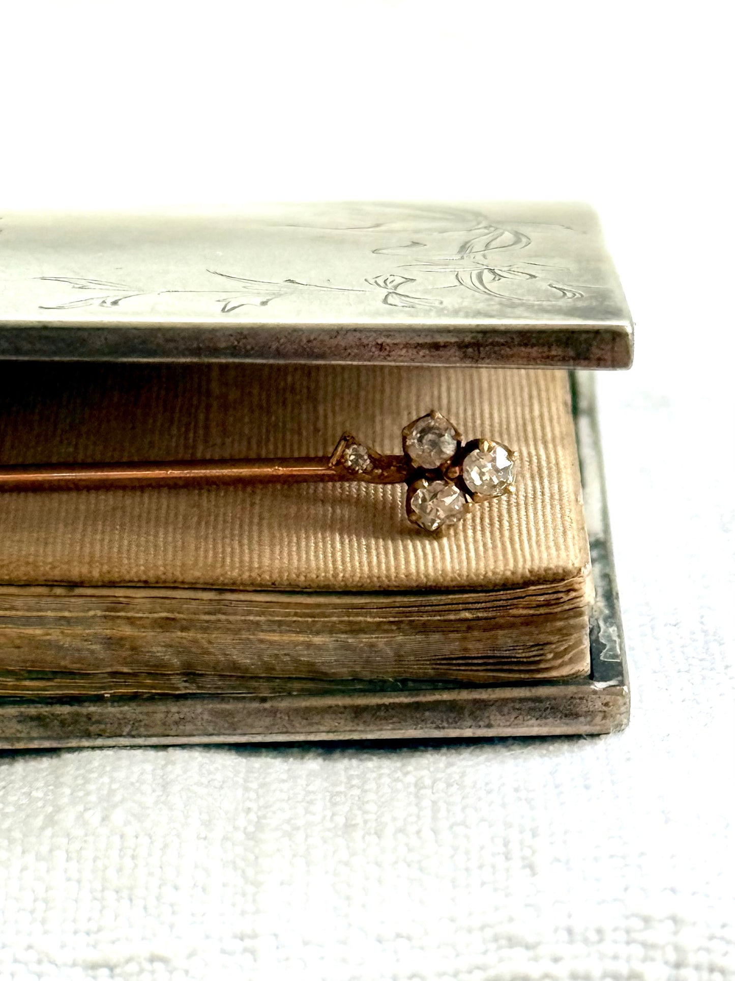 .14ct .1900s .1910s .3 leaf clover .4 diamond antique treasured hope faith love gold lapel stick pin