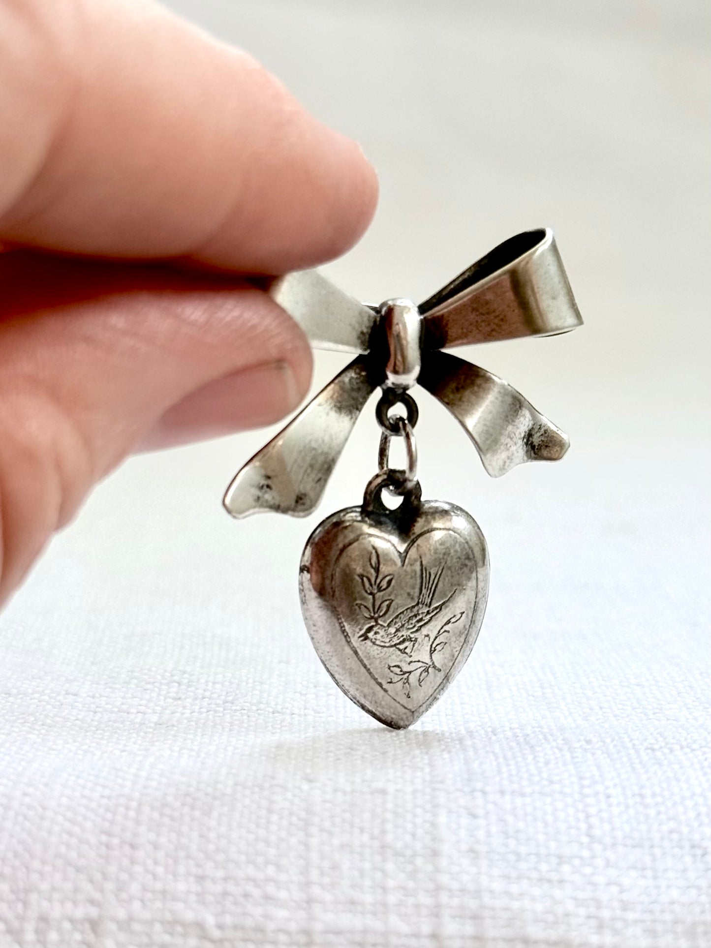.1940s .1950s .925 Sweetheart heart and bow Swallow sentiment love token brooch
