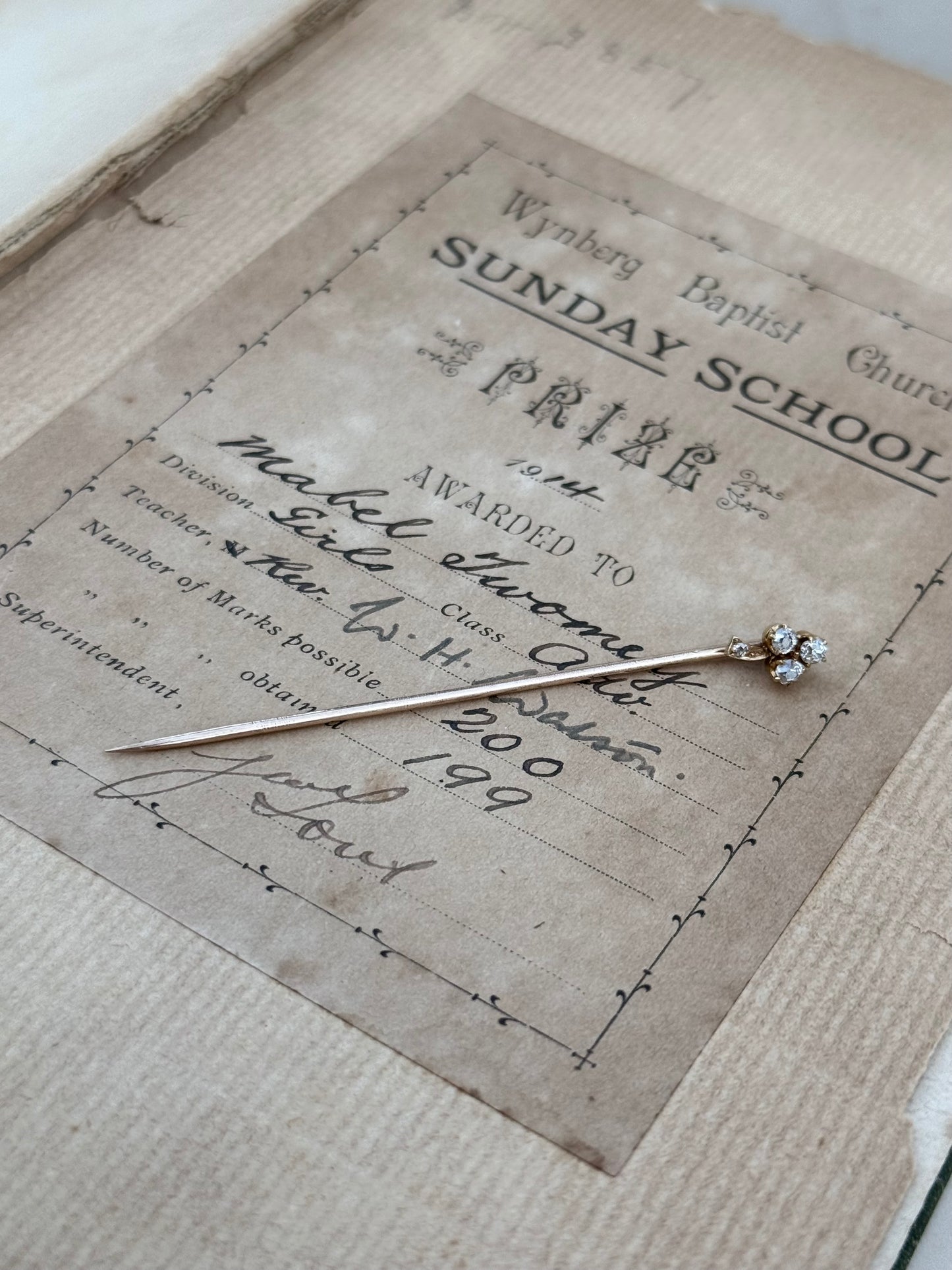 .14ct .1900s .1910s .3 leaf clover .4 diamond antique treasured hope faith love gold lapel stick pin