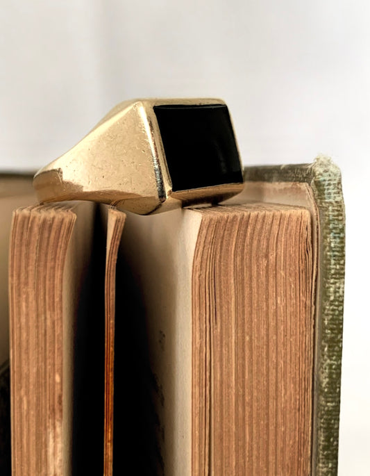 .1970s .375 .9ct black onyx modernist rectangular signet seal gold heirloom unisex gold gemstone ring